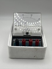 HiTeK D.C. VOLMETER MODEL P57029 TRIPLE SCALE, 0-3V/0-15V/0-300V SCHOOL SURPLUS