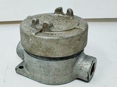 COOPER CROUSE-HINDS EABC16 CONDUIT OUTLET BOX WITH COVER 1/2″ Used