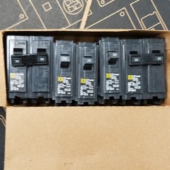 Square D HOM3060M200PQCVP Load Center, 200A, 120/240V – NEW
