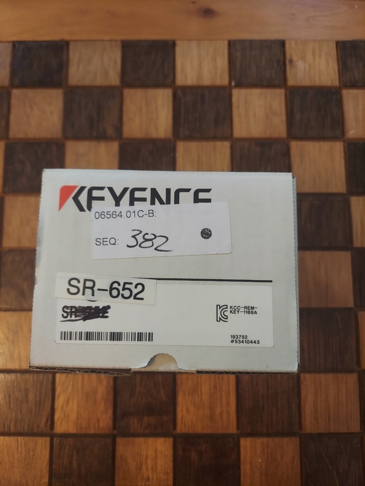 NEW Keyence Code Reader Scanner SR-652 NEW
