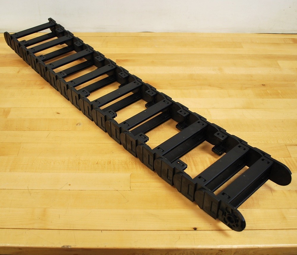 IGUS 28.02.175 Flex Track Wireway Cable Carrier 16 Links 37-1/2″ Long – NEW