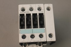 SIEMENS 3RT1526-1A CONTACTOR MODULE