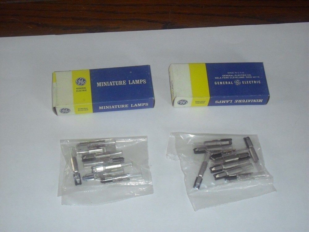 Lot of 17 GE & Sylvania Panel Lamp Bulbs NOS, 55C1, 55C-1