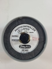 NOS Dayton 1000W-1800VA 105-130V Twist Lock Photocontroller 2E382