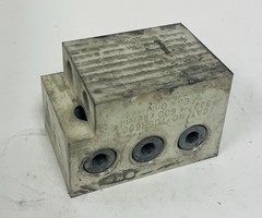 SIEMENS NO. TC5R600 BREAKER LUG TERMINAL PD/RD CU BODY LUG 5 W 600 KCMIL