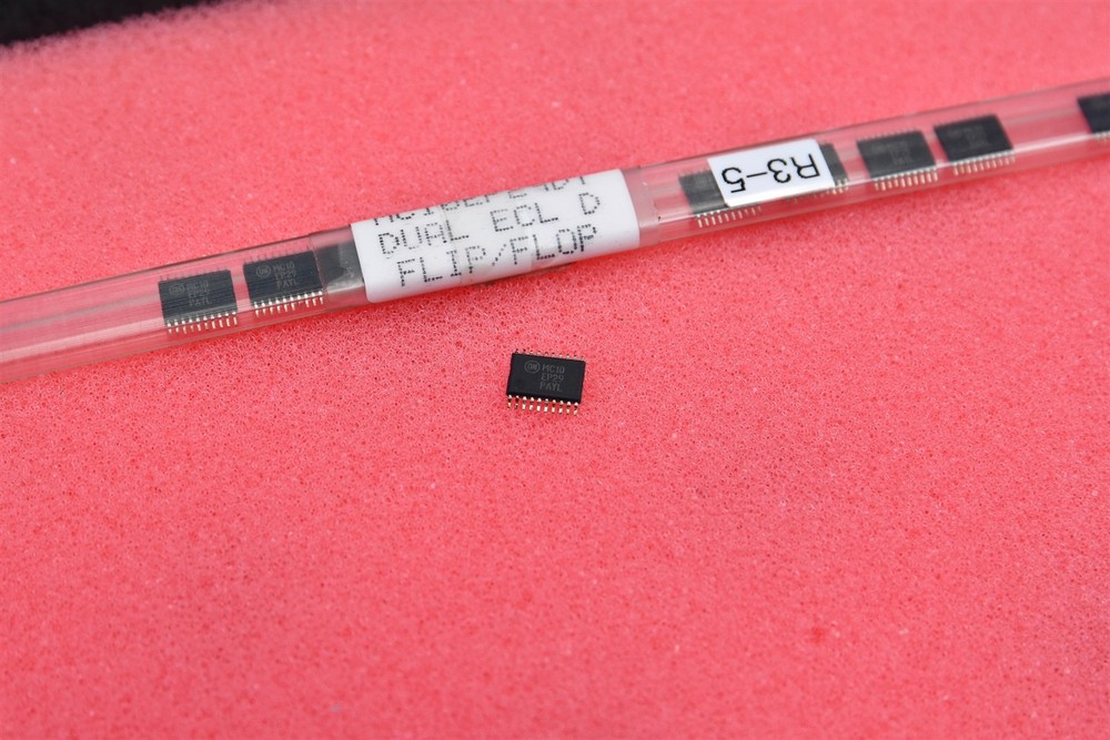 14 Onsemi Flip Flop 2 Element D-Type 1 Bit Positive, Negative Trigger MC10EP29DT