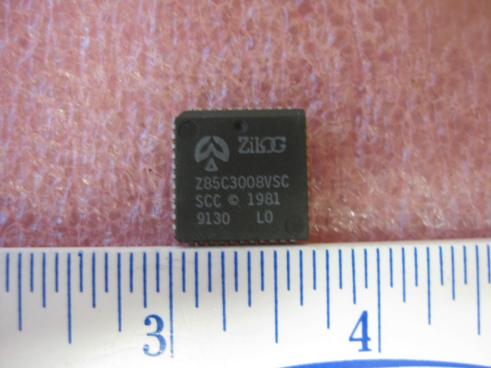 Z85C3008VSC IC SERIAL CONTROLLER COUNTER / TIMER 44-PIN PLCC (LOT OF 2)