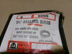 New Thomas & Betts 5266 Box of 5 1 1/2″ Sealing Ring For Liquid & Dust AK