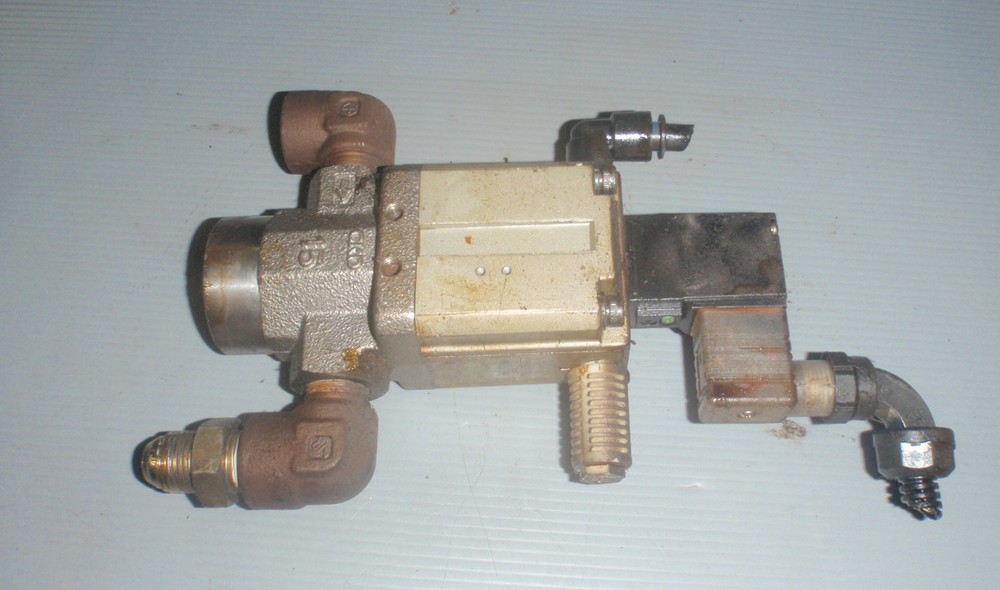 CKD PNEUMATIC COOLANT VALVE CVS31-15A-35-B2HS-3_ CVS3115A35B2HS3