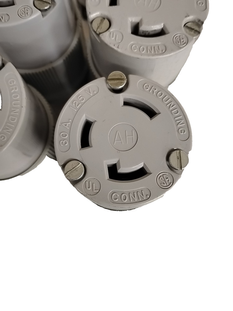 Arrow Hart 30A 125V Grounding Female Turn and Pull Connectors