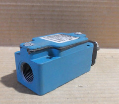NEW HONEYWELL GLAC20C LIMIT SWITCH ENCLOSURE TYPE 1 , 4, 12, 13 AK