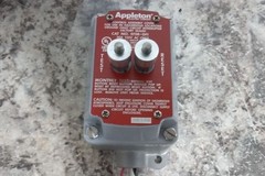 Appleton Electric EFSR-GFI 125VAC 20 A GFI Cover Receptacle & Box