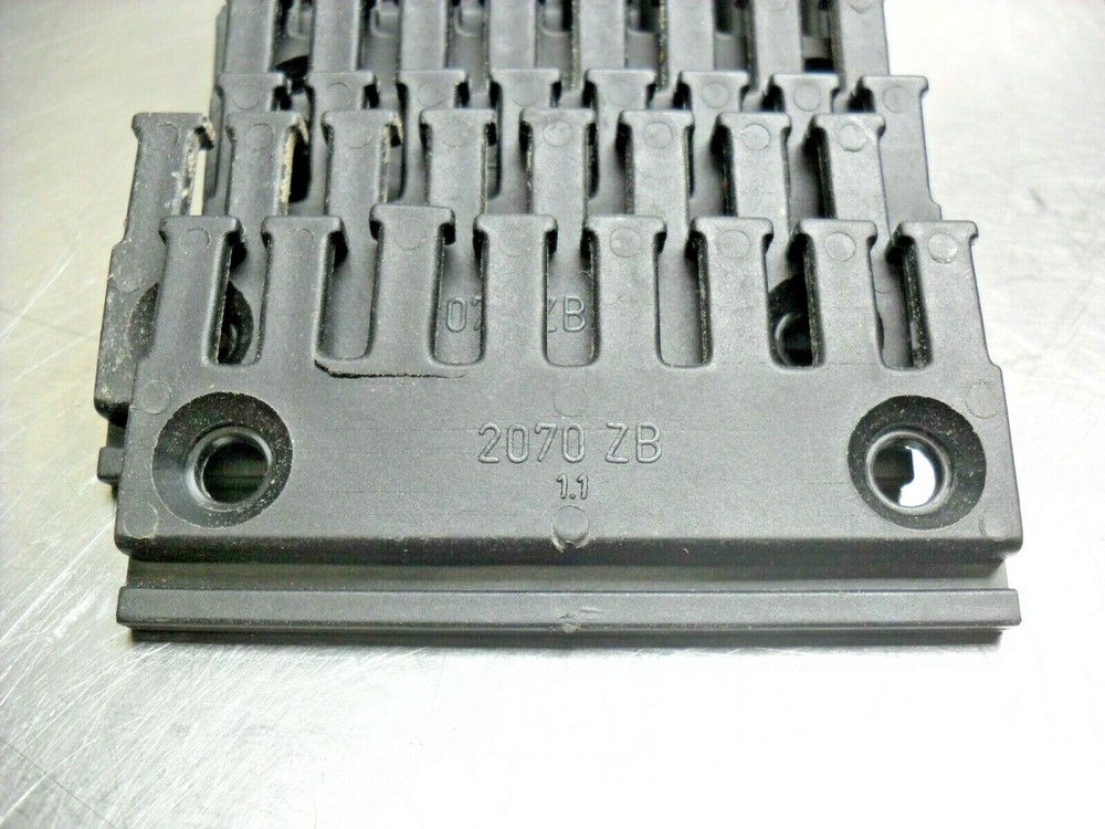 QTY 9 – igus 2070 ZB – 8 teeth Chain Energy Wrap Plate