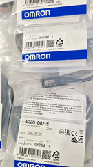 2PCS LOT- Omron E3ZG-D82-S Photoelectric Sensor- New
