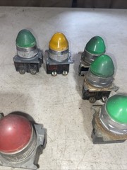 LOT OF 9 CUTLER HAMMER INDICATING LIGHTS. 10250T