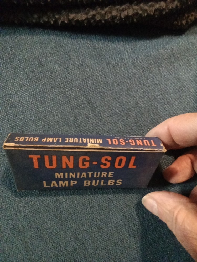 Tung-Sol No. 14 Flashlight Lamps Bulbs 2.47V .30A Miniature Screw Base