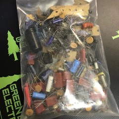 USC-CAPASST – US CIRCUITS – ASSORTMENT OF CAPACITORS – EVERY BAG IS DIFFERENT, V
