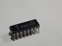 TOSHIBA TD62105P DARLINGTON ARRAY, 7-UNIT 400mA, 16 DIP IC ORIGINAL
