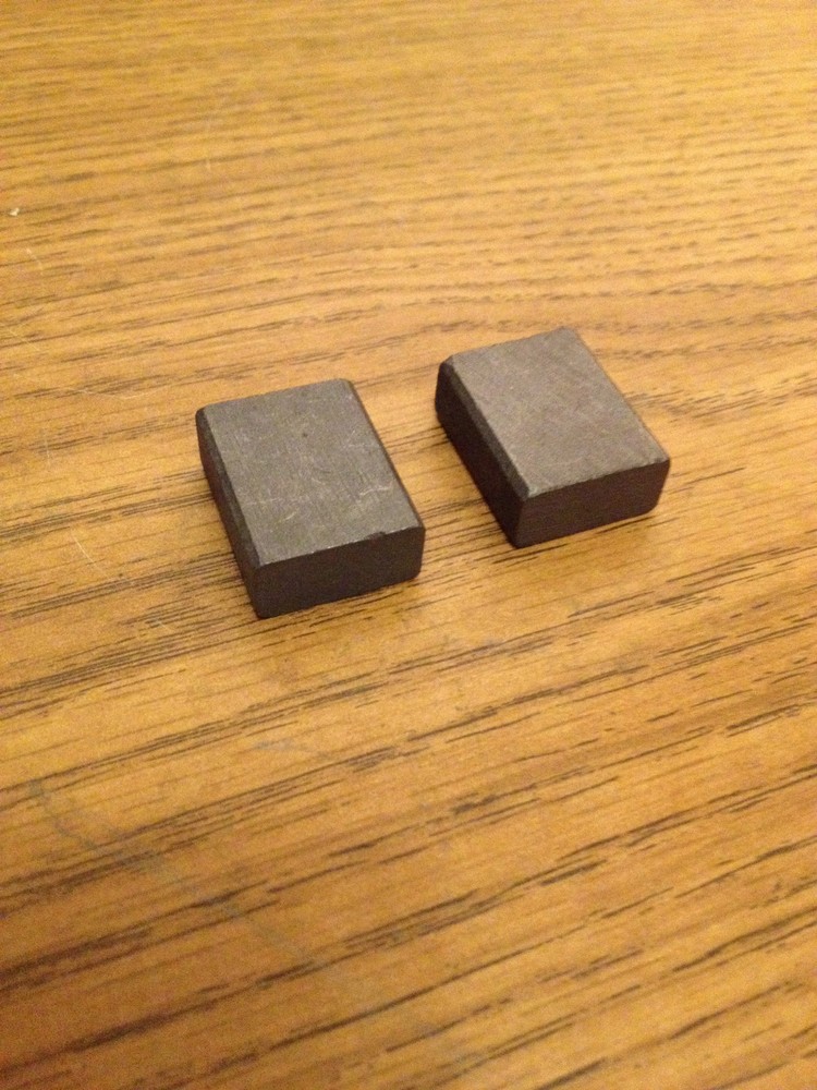 CARBON METRIC MOTOR BRUSH 25mmX20mmX10mm (1PAIR) NEW