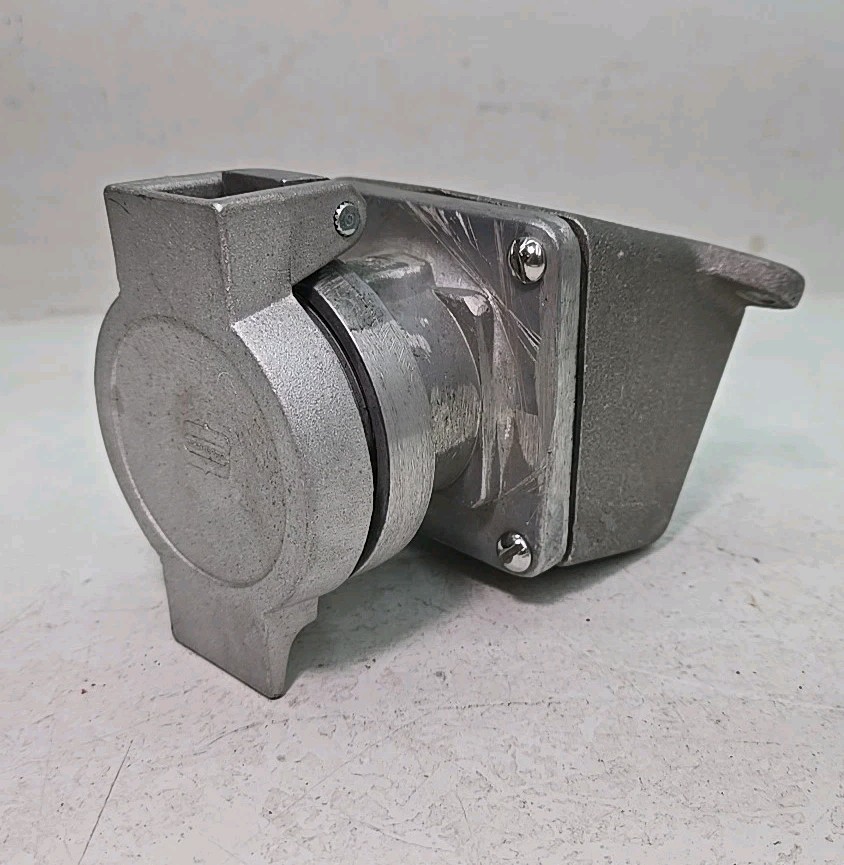 Crouse-Hinds AR332, 30 A, 3-Pole, 2-Wire, Pin & Sleeve Receptacle w/ ARE33 Box