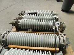 LOT OF 4 LAPP ARRESTER, INSULATOR M6433