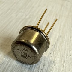 NEW Motorola 2N5681 Si Npn Transistor 100V 1A 1W 230MHZ 3 Pin Gold Pins NNB