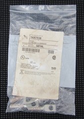 BURNDY YA3CTC38 AWG#3 3/8″ 1-HOLE LONG BARREL LUG – LOT OF 4 / NEW IN PACKAGE