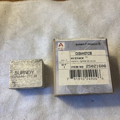 Burndy CUSA442TC38 HYSTACK Copper 3/8” 2 Holes #25021608 New In Box USA