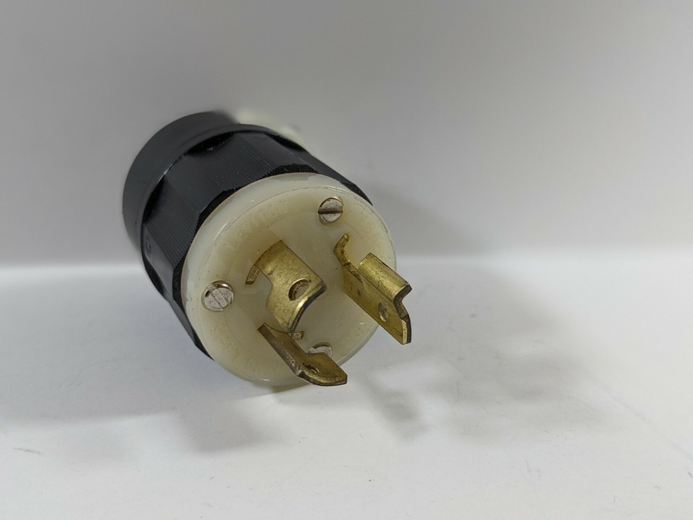 Leviton 4570-C | NEMA L6-15 black white locking plug 15A 250V 2P 3W