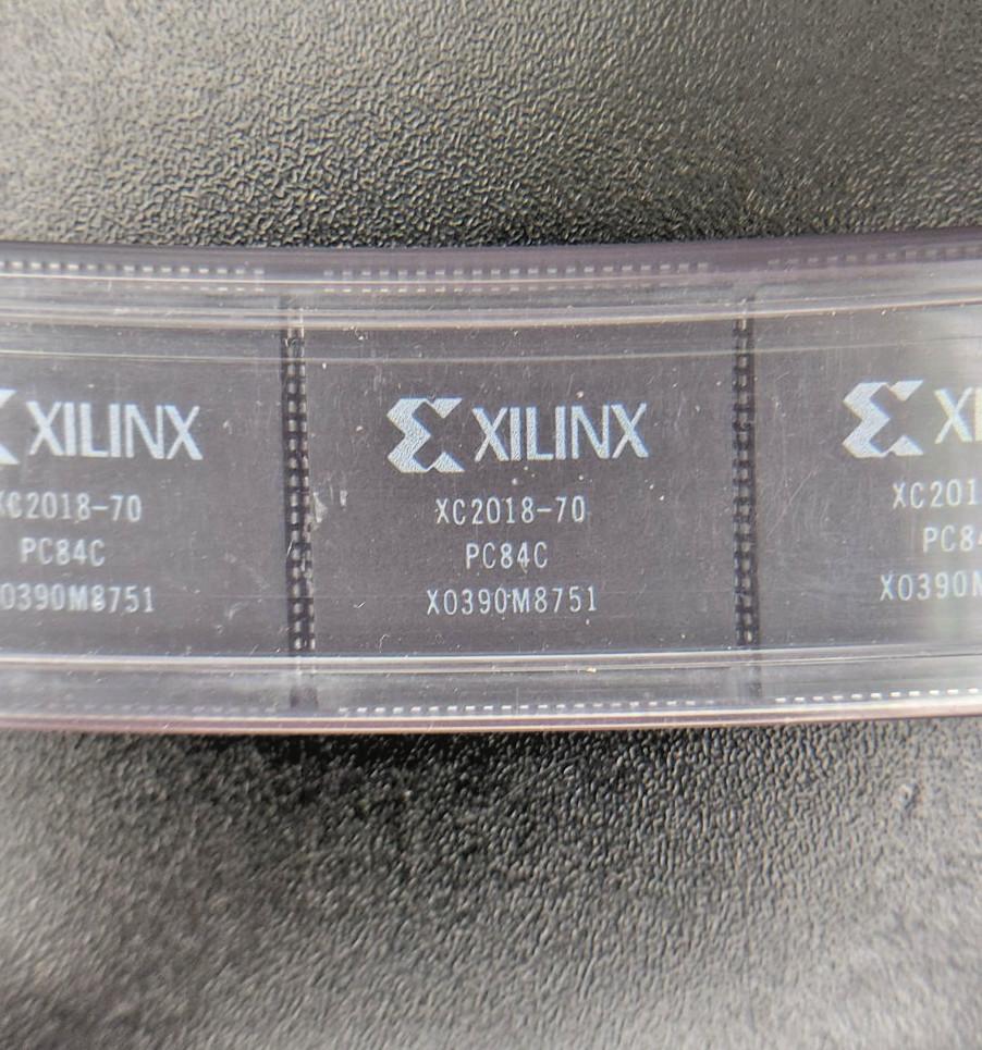 2) XC2018-70PC84C XILINX IC 100-cell Field Programmable Gate Array 1000 gates