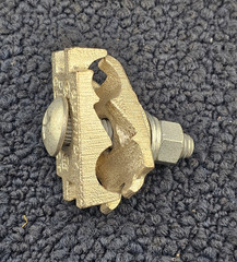 Burndy GC2929CT: 2/0 AWG to 250 KCMIL Str, Cable Tray Grounding Clamp