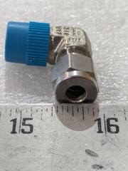 Swagelok 6mm Tube x 1/4 MNPT 316 SS Male Elbow Stainless Industrial 11/ORDER