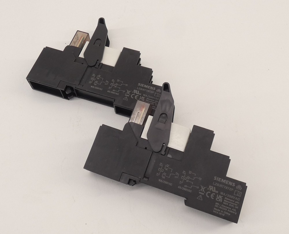 *Lot of 2* Siemens LZS:RT7872P Plug In Relay Socket 16A 250VAC