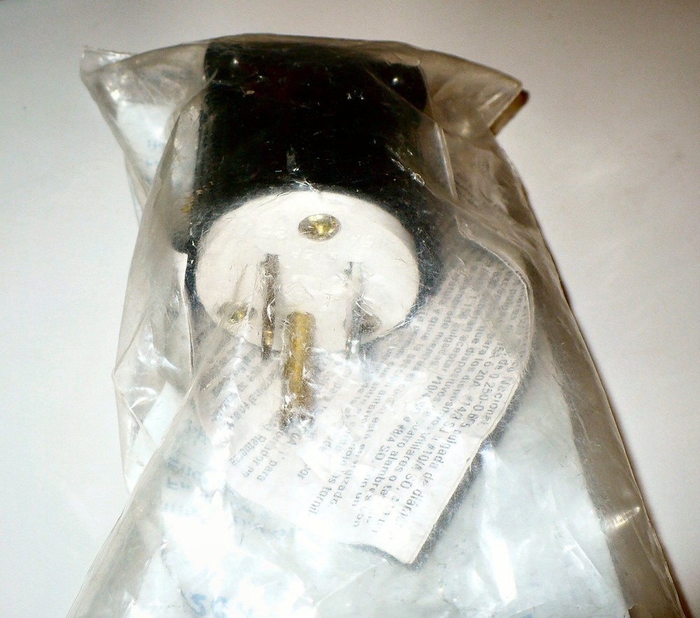 Cooper 5266 Industrial GroundingPlug 15A-125V 2-pole, 3 Wire 5-15P NEW