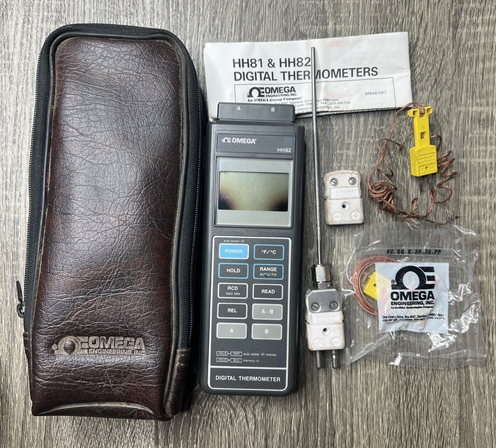 Omega Engineering HH82 Digital Thermometer Tested Works W/Case + Manual + Probes