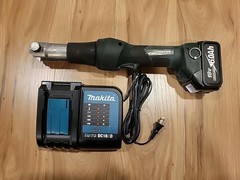Greenlee Gator EK425LX & CJD3BG Crimping Head, Makita Rapid Charger 6.0 Battery
