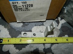 Box Lot of 100 New Eaton 25-11228 BUS BAR RH CONNECTOR for IEC size L, M, N STR.
