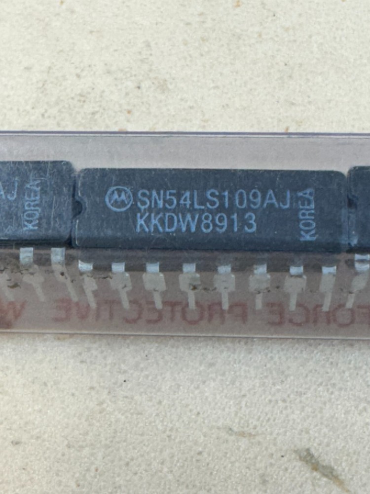 2pcs SN54LS109AJ Motorola
