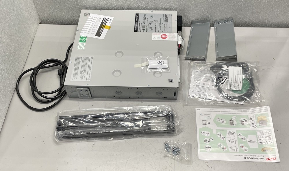 APC Smart-UPS SMC1500-2UC 2U Rack Back-UPS 1440 VA 6 x NEMA 5-15R