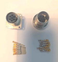 New TE CONNECTIVITY 208714-1 208715-1 Mate Set With Gold Size Type III Contacts