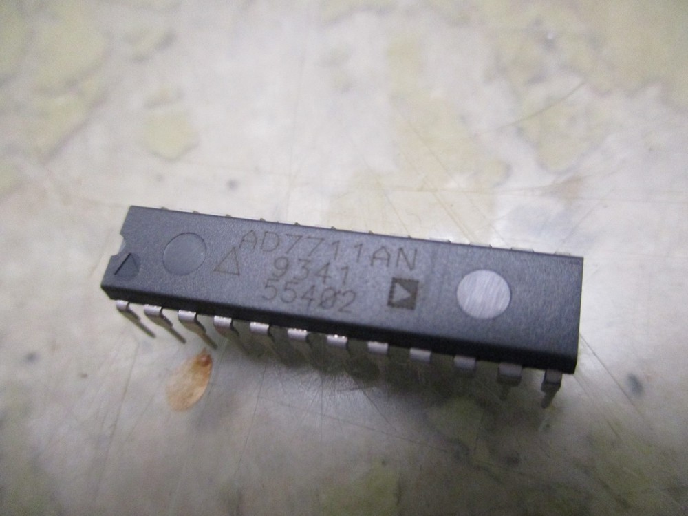 Lot of 3 Analog Devices AD7711AN 24 Bit Analog to Digital Converter ICs [4*Q-6.2