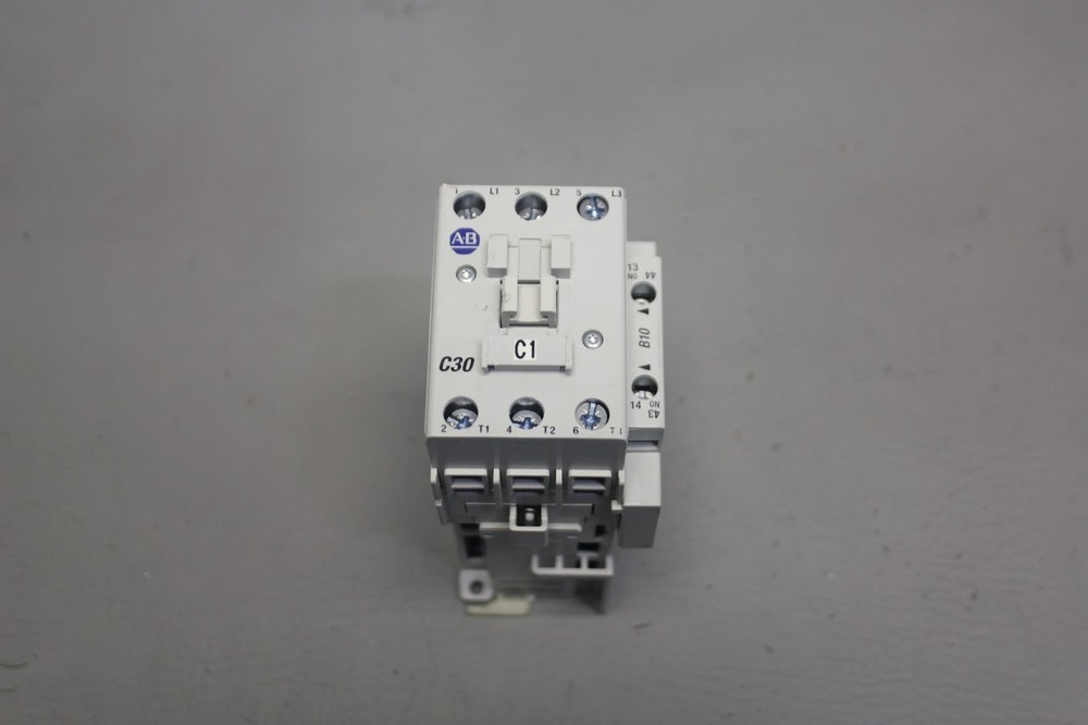 ALLEN-BRADLEY 100-C30Z*00C CONTACTOR WITH 100-S SER. B