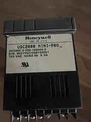 Honeywell DC200H-0-000-1F00B0-0 Temperature Controller