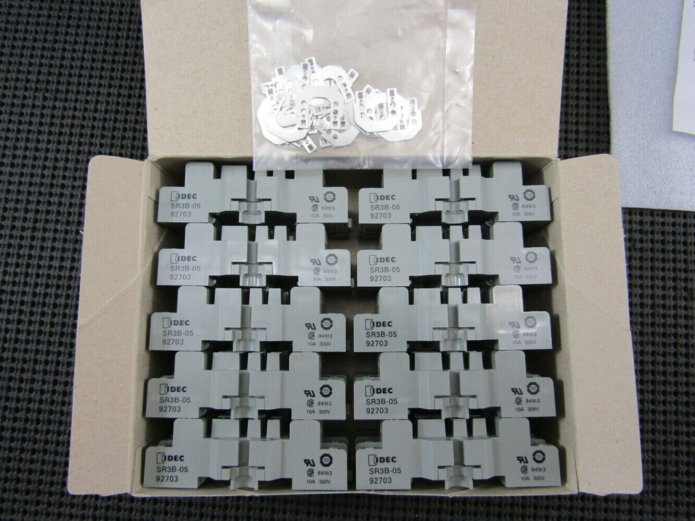 Idec SR3B05 SR Series Relay Socket 11 Pin 300VAC Din Rail – Lot of 10