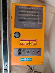 WELDOTRON SAFE-T-LITE CONTROL BOX 8221B W/ PROJECTOR AND RECEIVER SAFETY LIGHTS