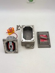 Cooper Crouse-Hinds EDSC218-SA Haz. Loc. 2-Pole Snap Switch w/ EDSC271-SA Body (