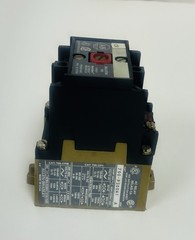 ALLEN BRADLEY NO. 700-P200A1 STANDARD AND TIME DELAY CONTACT 2 NO OPEN TYPE