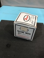 2 Dwyer 1823-2 Low Differential Pressure Switch, 171635