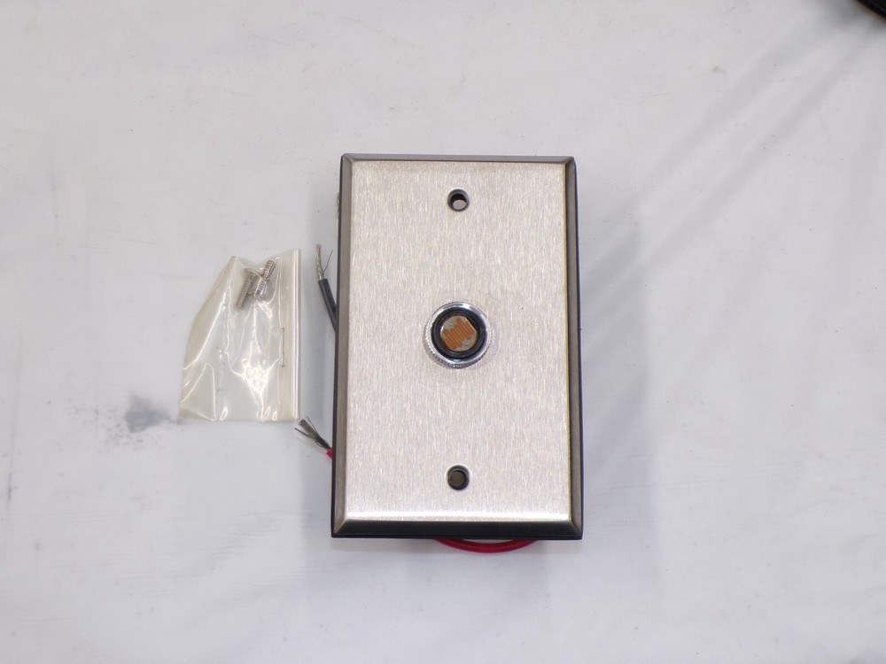 3010-TORK NSI INDUSTRIES PHOTO CONTRL FLUSH W/PLATE