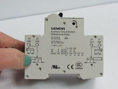 SIEMENS CIRCUIT BREAKER 5SY6206-7 5SY62 MCB C6 6 AMP A 6A 400V W/ AUX 5ST3010AS